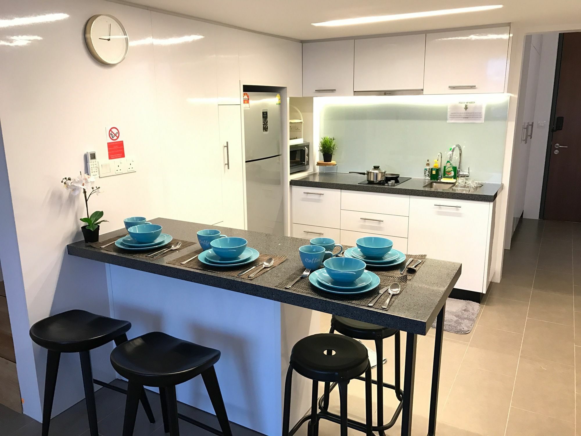 Hotel Alila Bangsar Kuala Lumpur Exterior foto A kitchen in a student apartment